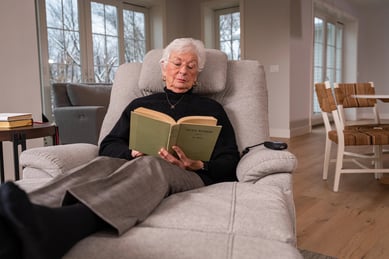 Woman lounging and reading on a Flexsteel Zecliner 