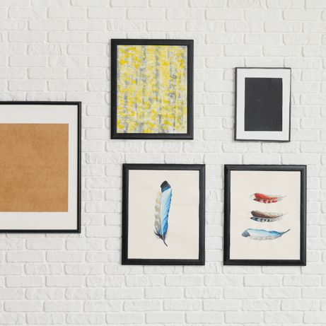 gallery wall pictures and accents