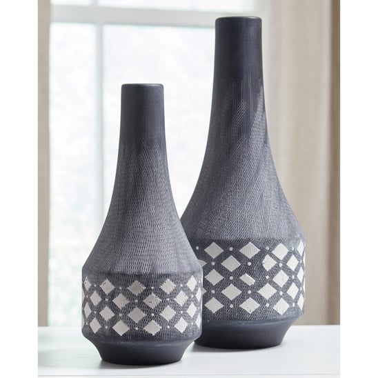 earthenware vases 