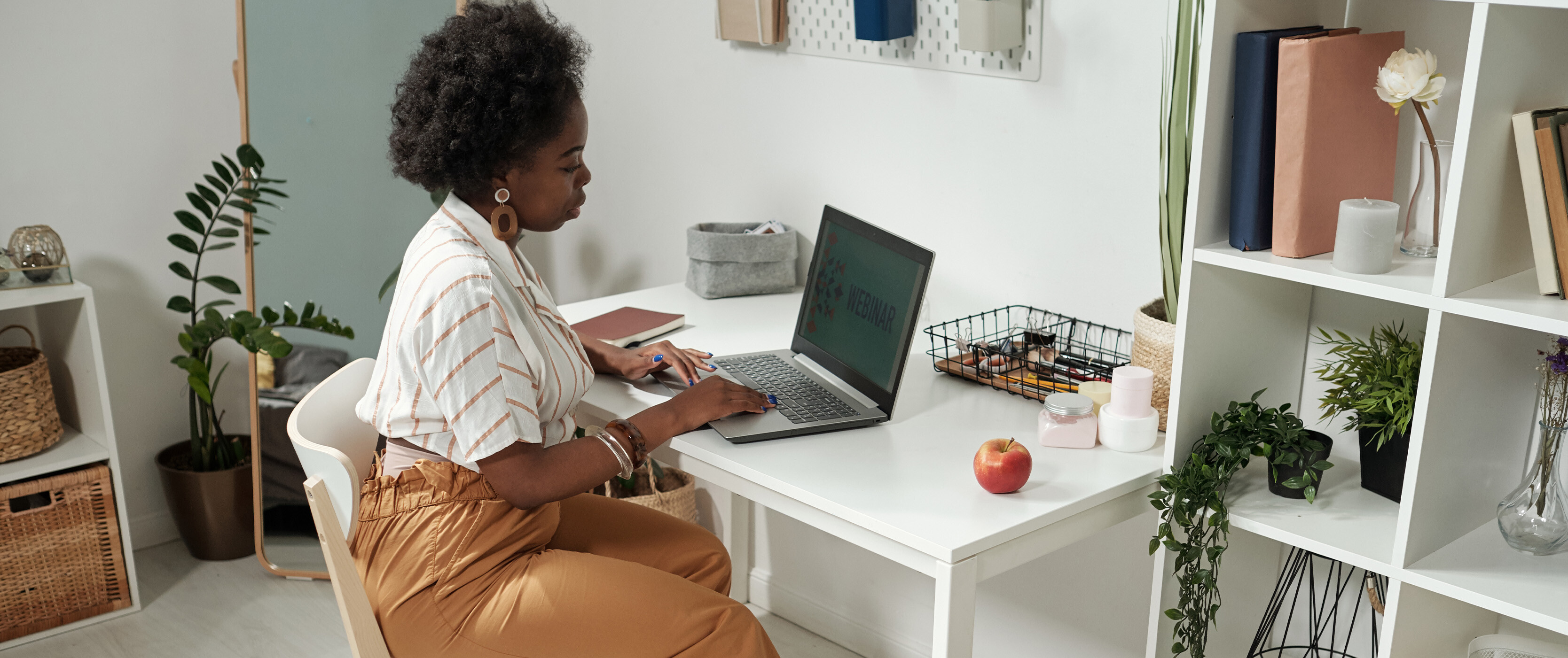 6 Desks for Every Occasion: What to Look For When Buying a Desk