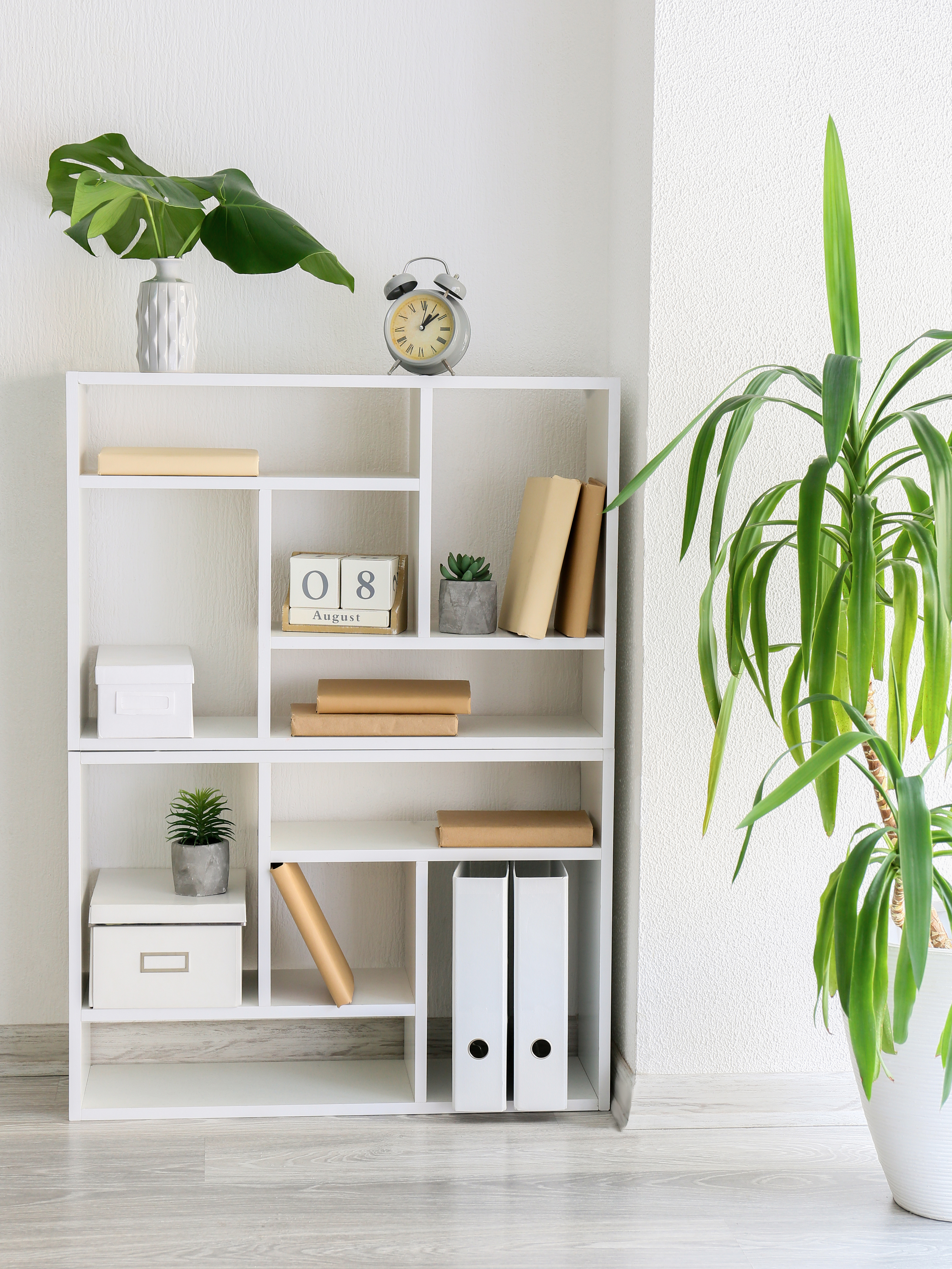 decorating bookshelves